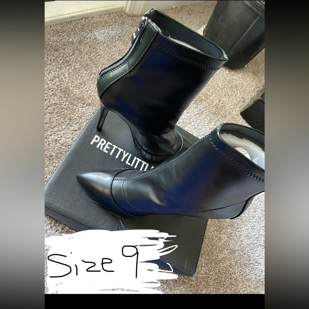 Heeled ankle boots/booties